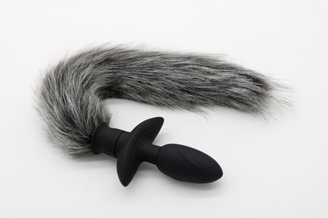 ROTATING PLUG WITH GREY FUR