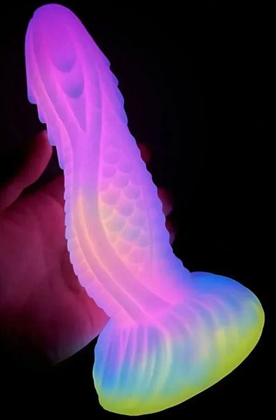 Ydrik Luminescent Dildo 19 cm